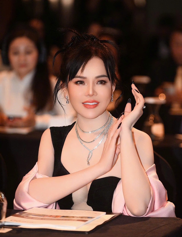 Á hậu Ánh Quyên: Hình mẫu nữ doanh nhân đa năng trong kỷ nguyên sắc đẹp và hội nhập - Ảnh 3.