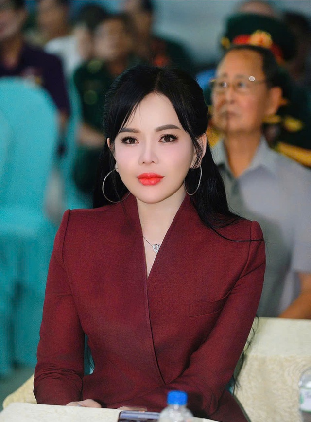 Á hậu Ánh Quyên: Hình mẫu nữ doanh nhân đa năng trong kỷ nguyên sắc đẹp và hội nhập - Ảnh 4.