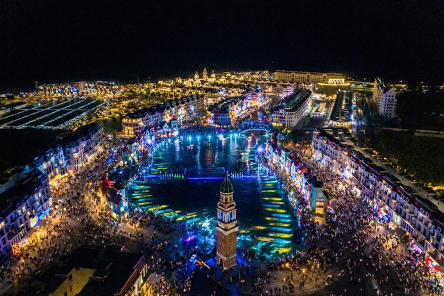 Phú Quốc United Center: Từ “tâm điểm không ngủ” đến “vũ trụ lễ hội” bùng nổ - Ảnh 1.