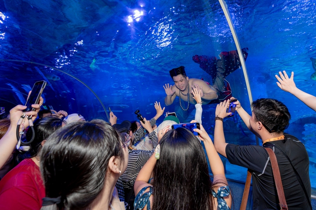 Từ nghỉ dưỡng đến “đảo hội” 24/7: Vì sao Hòn Tre luôn hút khách quanh năm? - Ảnh 4.