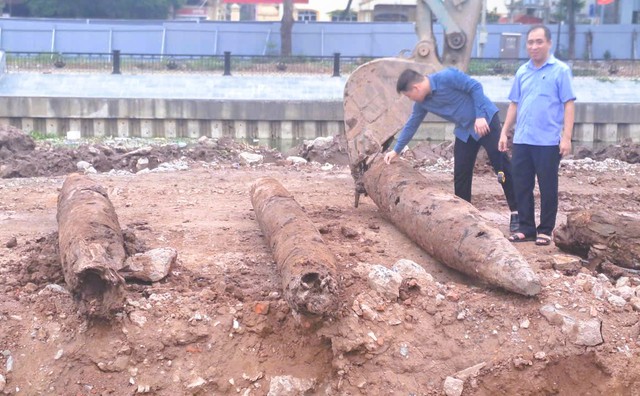 Cận cảnh 3 cọc gỗ cổ ph&aacute;t hiện dưới s&ocirc;ng, nghi c&oacute; từ thời Trần - Ảnh 1.