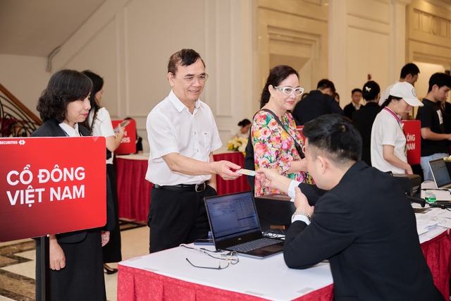 Chia cổ tức và cổ phiếu thưởng tỉ lệ đến 67%, Techcombank khẳng định vị thế dẫn đầu khối ngân hàng - Ảnh 2.