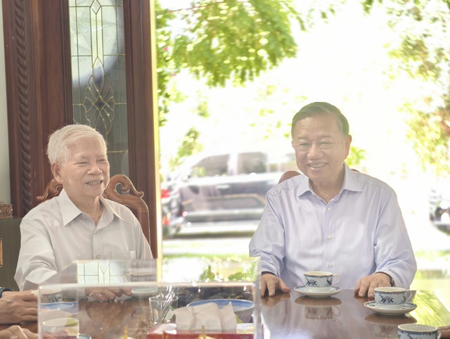 Tổng Bí thư Tô Lâm thăm nguyên Chủ tịch Nguyễn Minh Triết tháng 4 năm 2026 - Ảnh 1. Tổng Bí thư Tô Lâm thăm nguyên Chủ tịch Nguyễn Minh Triết tháng 4 năm 2026 - Ảnh 1.
