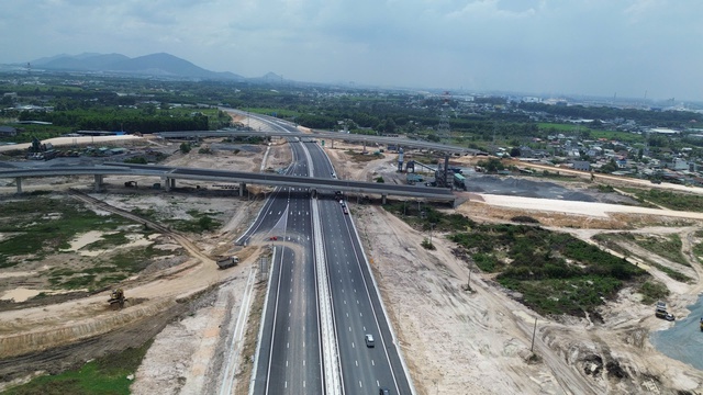 TPHCM bứt tốc mạng lưới cao tốc li&ecirc;n v&ugrave;ng - Ảnh 1.