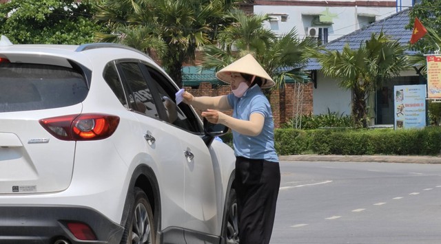 Chấn chỉnh nạn b&aacute;m đu&ocirc;i du kh&aacute;ch tại Phong Nha - Kẻ B&agrave;ng năm 2026 - Ảnh 3.