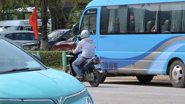 Chấn chỉnh nạn b&aacute;m đu&ocirc;i du kh&aacute;ch tại Phong Nha - Kẻ B&agrave;ng năm 2026 - Ảnh 1.