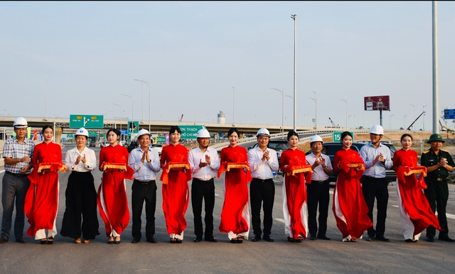 Th&ocirc;ng xe tuyến cao tốc Bi&ecirc;n H&ograve;a - Vũng T&agrave;u, x&oacute;a thế độc đạo của Quốc lộ 51 - Ảnh 2.