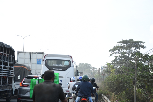 H&igrave;nh ảnh bất ngờ tr&ecirc;n Quốc lộ 51 nối Đồng Nai với TPHCM  - Ảnh 18.