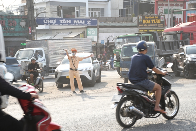 H&igrave;nh ảnh bất ngờ tr&ecirc;n Quốc lộ 51 nối Đồng Nai với TPHCM  - Ảnh 6.