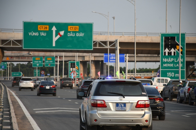 Th&ocirc;ng xe tuyến cao tốc Bi&ecirc;n H&ograve;a - Vũng T&agrave;u, x&oacute;a thế độc đạo của Quốc lộ 51 - Ảnh 3.