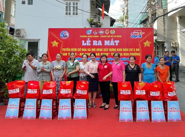 Phường Minh Phụng ra mắt "Tuyến hẻm cờ hoa" chào mừng đại lễ 30-4 - Ảnh 4.
