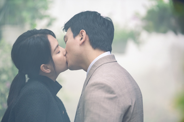 Ngọc Trinh "yêu đương" Lê Xuân Tiền, hôn nhau nồng nàn - Ảnh 6.