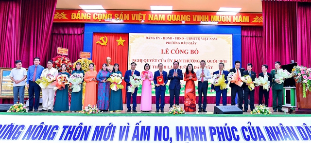 10 phường mới của Th&agrave;nh phố Đồng Nai ch&iacute;nh thức vận h&agrave;nh - Ảnh 1.