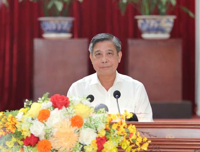 Chủ tịch Cần Thơ khen thưởng gần 800 tập thể, c&aacute; nh&acirc;n c&oacute; th&agrave;nh t&iacute;ch trong tổ chức bầu cử - Ảnh 1.