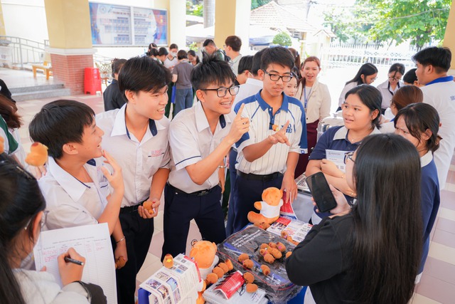Mở rộng hình thức đăng ký xét tuyển trực tuyến vào các trường nghề - Ảnh 1.