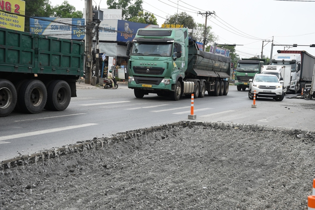 CLIP: Sửa chữa Quốc lộ 51 xuống cấp nghiêm trọng qua Đồng Nai - Ảnh 13.