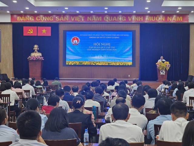 Thi tốt nghiệp THPT năm 2026: TPHCM có hơn 130.000 thí sinh dự thi, nhiều thách thức chưa từng có - Ảnh 1.
