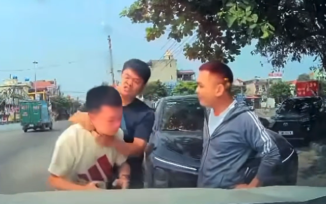 Tài xế bóp cổ, hành hung người đàn ông bị tạm giữ hình sự - Ảnh 1.