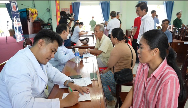 Hoạt động nghĩa tình của Ủy ban MTTQ Việt Nam TPHCM tại Tây Ninh - Ảnh 1.
