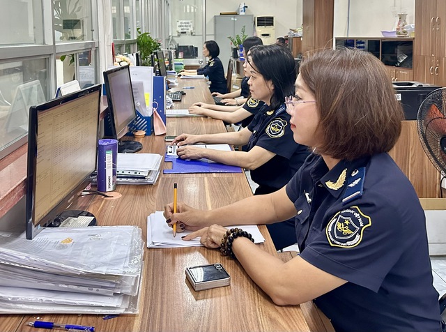 Nhập khẩu đ&aacute; q&uacute;y , kim lọai q&uacute;y tại TPHCM đạt mức tăng trưởng 249 % năm 2026 - Ảnh 3.