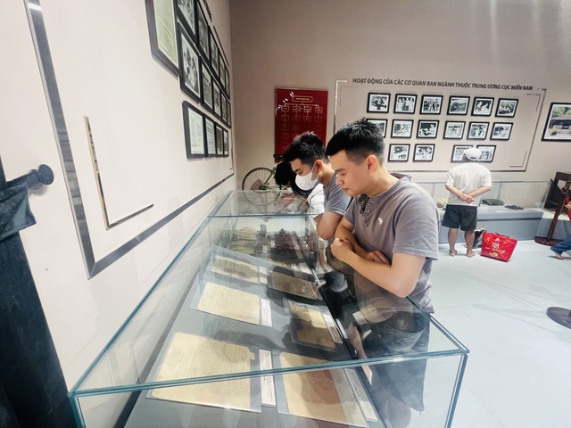 Tây Ninh đón hơn 300.000 lượt khách dịp lễ, Núi Bà Đen tiếp tục “hút khách” - Ảnh 4.