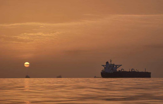 Iran hành động “gắt”, tuyên bố “nóng” về eo biển Hormuz - Ảnh 1.