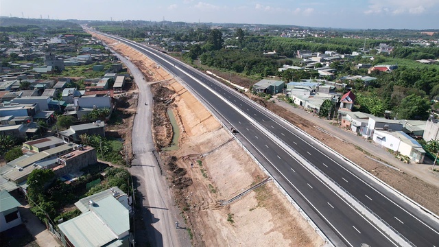 Cận cảnh cao tốc bi&ecirc;n h&ograve;a - Vũng T&agrave;u kết nối Đồng Nai v&agrave; TPHCM trước ng&agrave;y th&ocirc;ng xe - Ảnh 3.