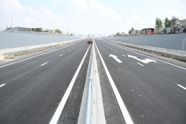 Cận cảnh cao tốc bi&ecirc;n h&ograve;a - Vũng T&agrave;u kết nối Đồng Nai v&agrave; TPHCM trước ng&agrave;y th&ocirc;ng xe - Ảnh 11.