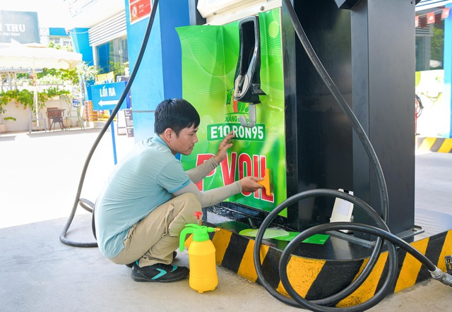 Gần 1.000 cửa hàng xăng dầu PVOIL đã sẵn sàng kinh doanh xăng E10 - Ảnh 2.