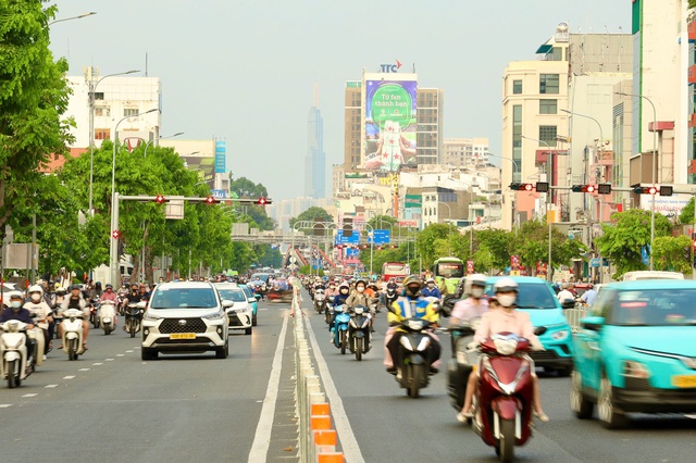 Đường Cộng H&ograve;a chiều 14-5: xe đ&ocirc;ng, kh&ocirc;ng &ugrave;n tắc k&eacute;o d&agrave;i - Ảnh 1.