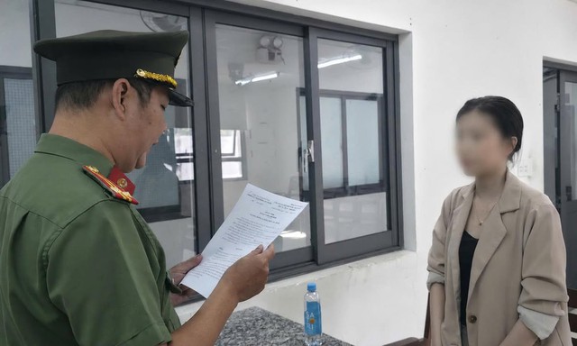 Công an TPHCM xử lý gian lận thi hộ Anh văn tại trường Đại học Văn Lang - Ảnh 1. Công an TPHCM xử lý gian lận thi hộ Anh văn tại trường Đại học Văn Lang - Ảnh 1.