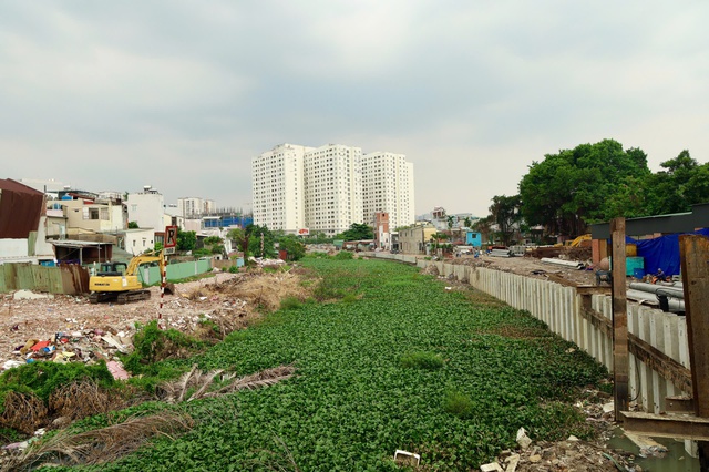 Rạch Xuyên Tâm đoạn qua trường đại học Văn Lang dần thành hình - Ảnh 11.