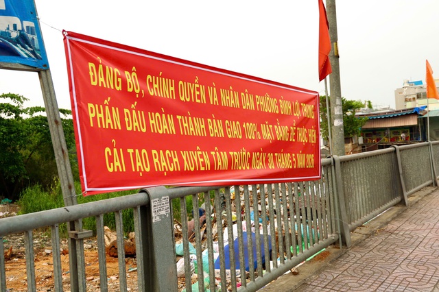 Rạch Xuyên Tâm đoạn qua trường đại học Văn Lang dần thành hình - Ảnh 12.