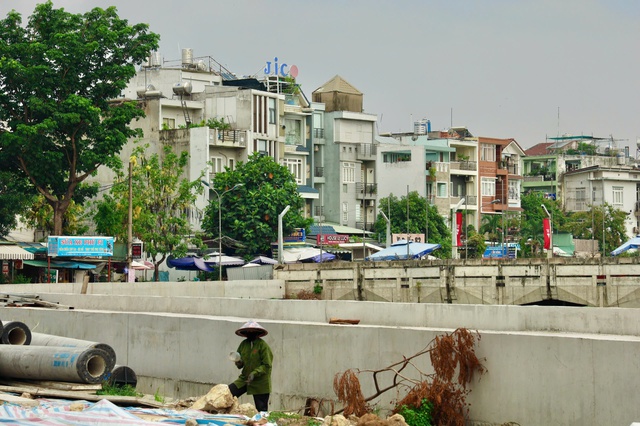 Rạch Xuyên Tâm đoạn qua trường đại học Văn Lang dần thành hình - Ảnh 4.