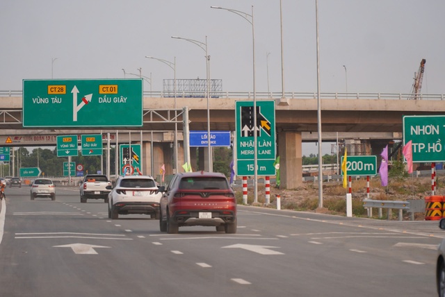 V&igrave; sao đường cao tốc Bi&ecirc;n Ho&agrave;-Vũng T&agrave;u vắng phương tiện dịp cao điểm? - Ảnh 9.