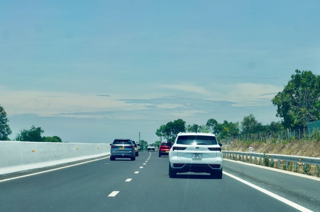 V&igrave; sao đường cao tốc Bi&ecirc;n Ho&agrave;-Vũng T&agrave;u vắng phương tiện dịp cao điểm? - Ảnh 8.
