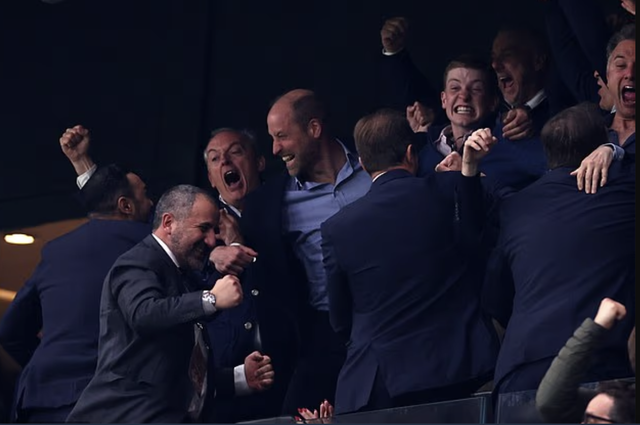 Lý do khiến Thái tử nước Anh bật khóc sau trận chung kết Europa League - Ảnh 3.