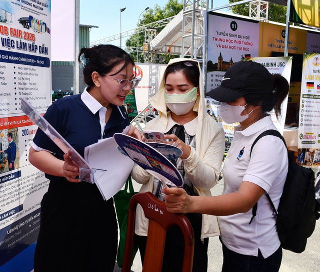 Hơn 60 doanh nghiệp tham gia ngày hội việc làm tại TP HCM - Ảnh 2.