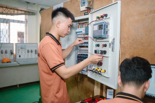 Giải thưởng Tài năng trẻ TH: Từ sân chơi "4 thật" đến cơ hội nghề nghiệp thực tế - Ảnh 2. Giải thưởng Tài năng trẻ TH: Từ sân chơi "4 thật" đến cơ hội nghề nghiệp thực tế - Ảnh 2.
