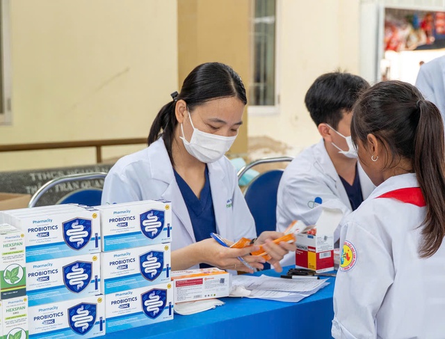 Khám sức khỏe, tư vấn dinh dưỡng cho gần 300 trẻ em có hoàn cảnh khó khăn tại tỉnh Khánh Hòa - Ảnh 1.