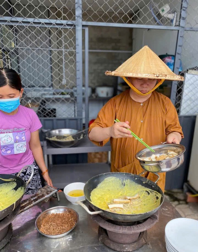 Cuộc thi viết “Lòng tốt quanh ta” lần 4: Nhà sư chở che những phận đời bé bỏng - Ảnh 3.