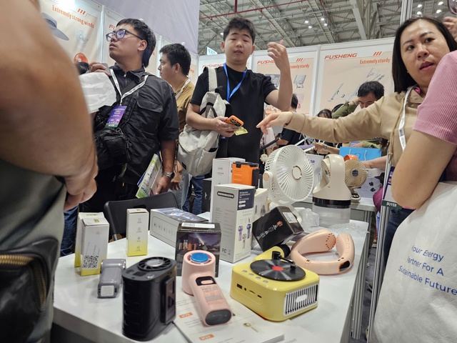 Robot và đồ công nghệ Trung Quốc giá rẻ Nổi bật tại Triển lãm TPHCM 2026 - Ảnh 4. Robot và đồ công nghệ Trung Quốc giá rẻ Nổi bật tại Triển lãm TPHCM 2026 - Ảnh 4.