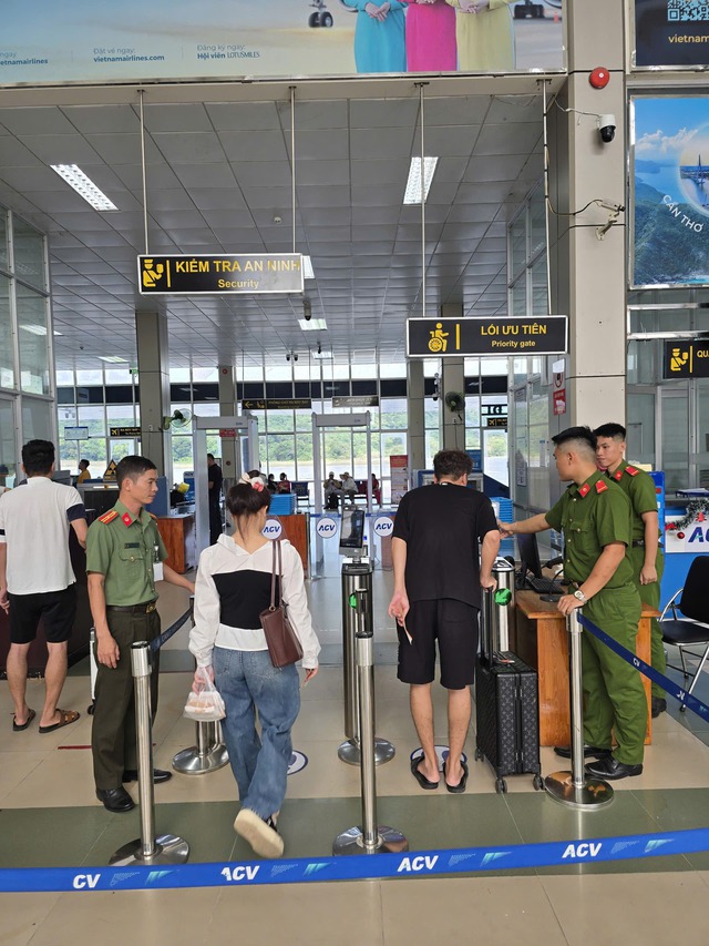 Áp dụng quy định mới khi nhập cảnh Sân bay Quốc tế Tân Sơn Nhất - Ảnh 1.