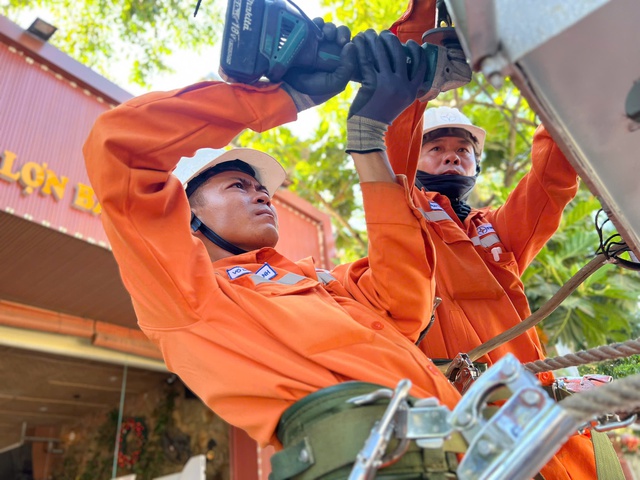Chuyện những người giữ s&aacute;ng giữa miền Trung bỏng r&aacute;t - Ảnh 2.