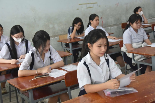 Bắt đầu cuộc đua vào lớp 10 công lập ở TP HCM - Ảnh 1.