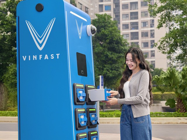 Khách hàng chạy xe máy điện “chill” hơn nhờ chính sách hậu mãi 5 sao và hạ tầng “khủng” của VinFast - Ảnh 2.