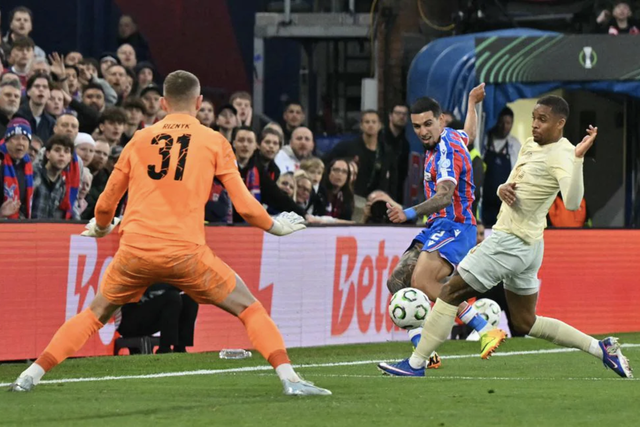 Crystal Palace lần đầu vào chung kết cúp châu Âu, bóng đá Anh lập kỳ tích - Ảnh 3.