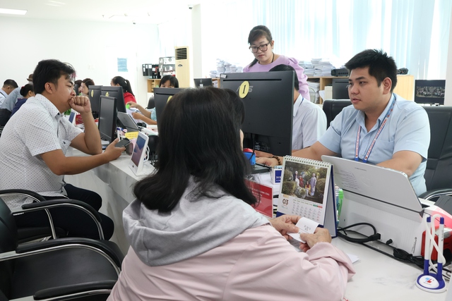 UBND TPHCM yêu cầu rà soát năng lực cán bộ, công chức cấp xã trước 15-5 - Ảnh 1.