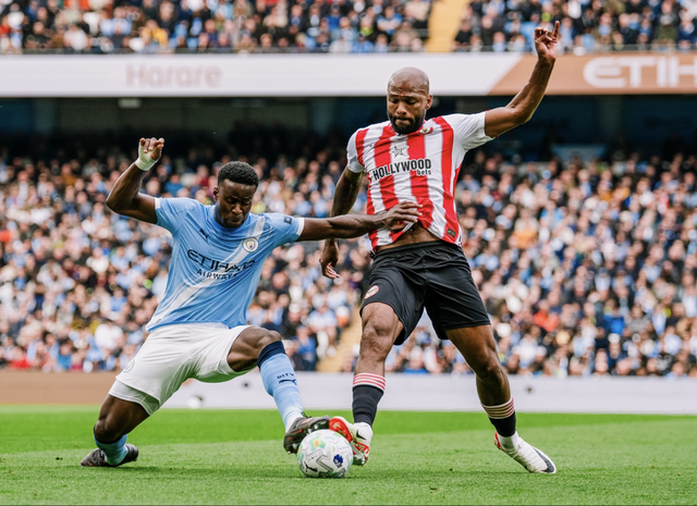 Đại thắng Brentford, Man City tiếp tục gây sức ép lên Arsenal - Ảnh 1.