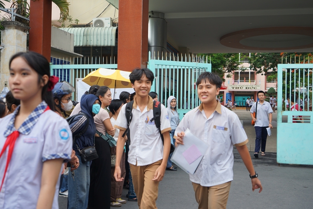 Đề tiếng Anh vừa sức, thí sinh tự tin đạt điểm 9, 10 - Ảnh 3.